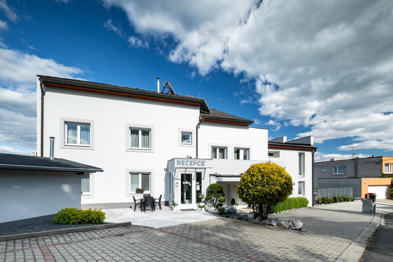 Penzion Uno Zlín Exteriör bild