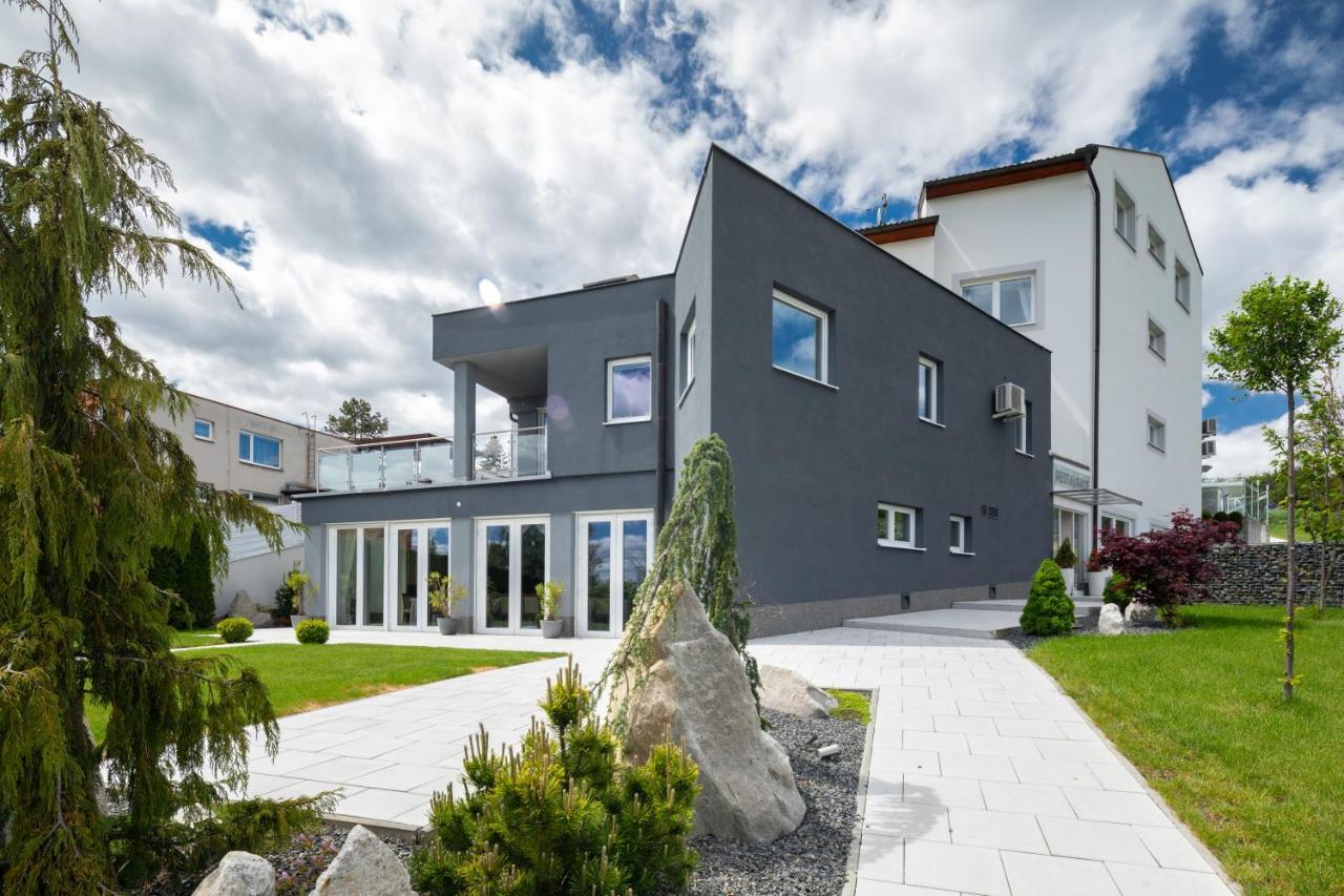 Penzion Uno Zlín Exteriör bild